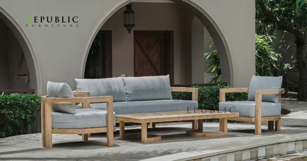 teak wood popular for outdoor