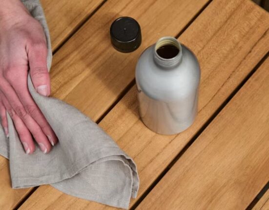 how to maintain teak outdoor furniture