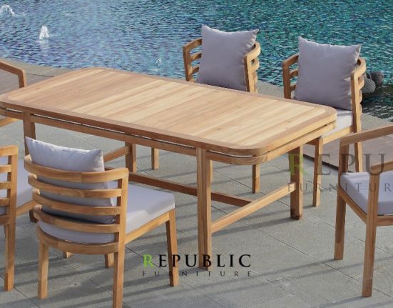 why teak wood last outside